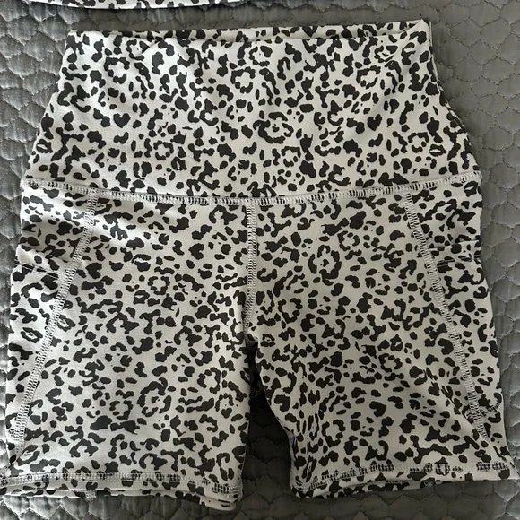 Evolution and Creation Yoga Tank and Shorts Set S - Picture 3 of 5